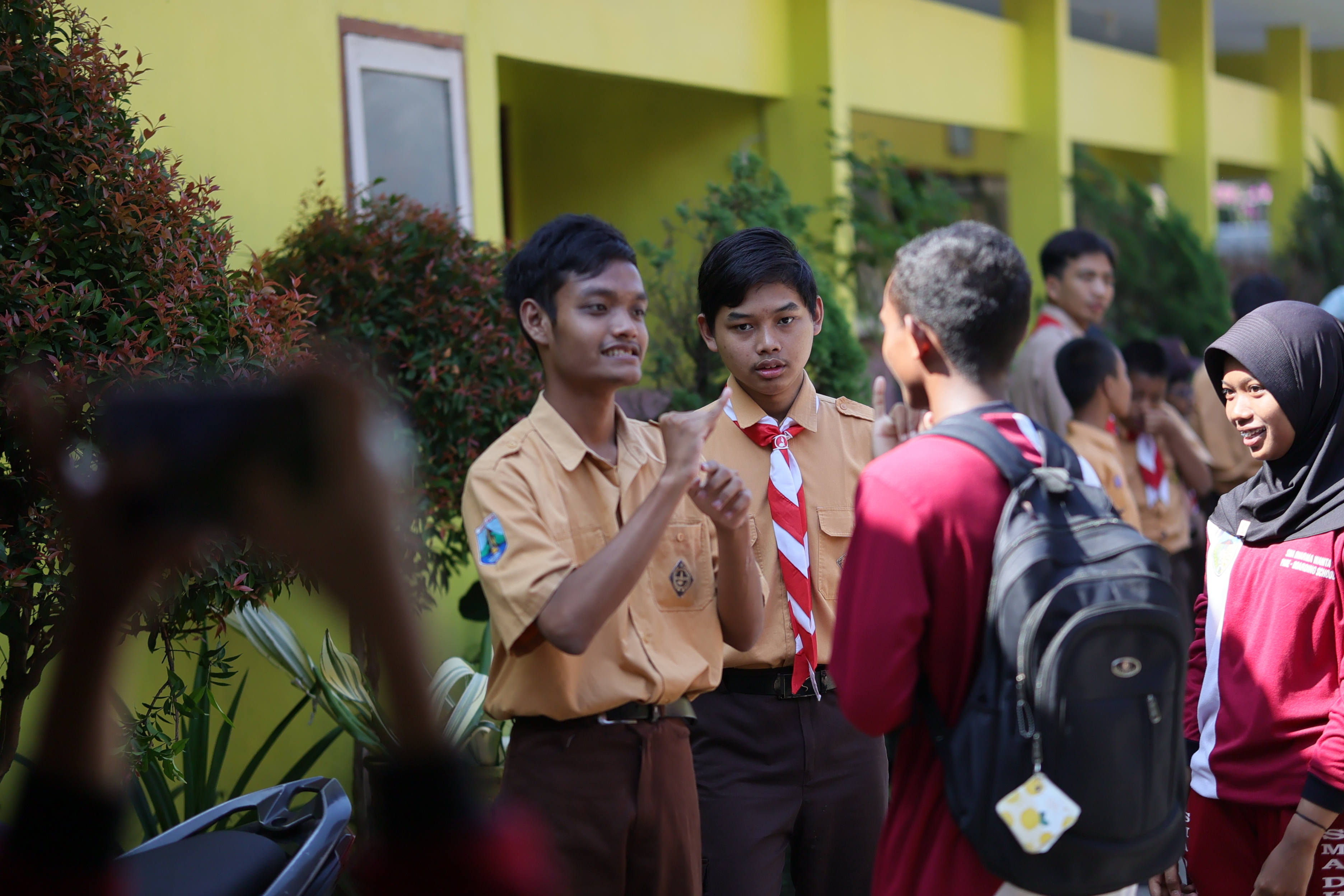 Merajut Empati di SLB & SLB-C Dharma Wanita Pare: Aksi Nyata Siswa-Siswi SMA Dharma Wanita 1 Pare Boarding School